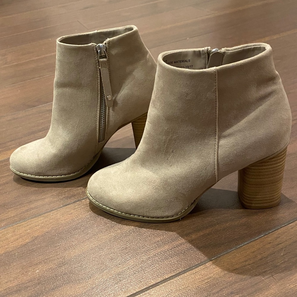 Simple heeled booties , women’s size 7